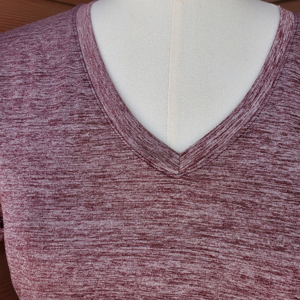 NWT Adidas Women's V-Neck Tech Heather Tee T-Shirt Shadow Fig Size Small - Picture 11 of 16